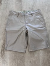 Schwarze Herrenshorts im Punk-Stil aus Kunstleder, Taillenumfang 84 cm