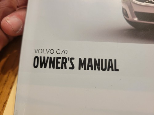 2011 VOLVO C70 OWNERS MANUAL & QUICK REF - Picture 3 of 7