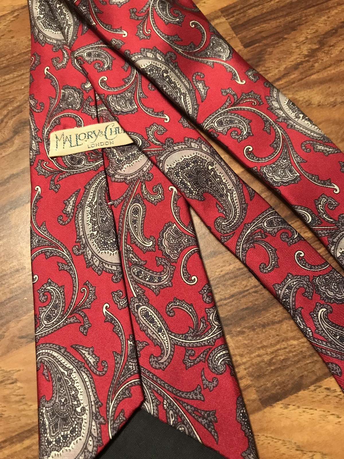 MALLORY & CHURCH, LONDON, BURGUNDY PAISLEY 100 SILK TIE 3 3/4 in