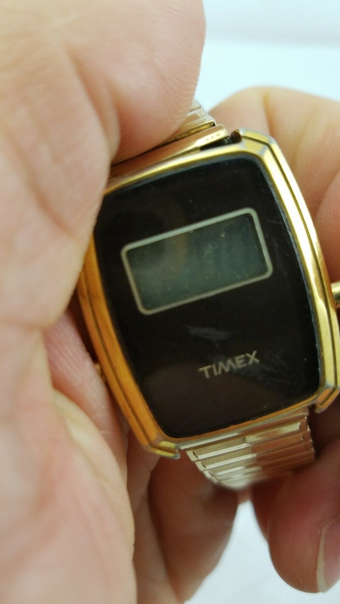Montre Numérique Vintage Timex Pour Femme – Années 80 – Boîtier Laiton Doré – Excellent État