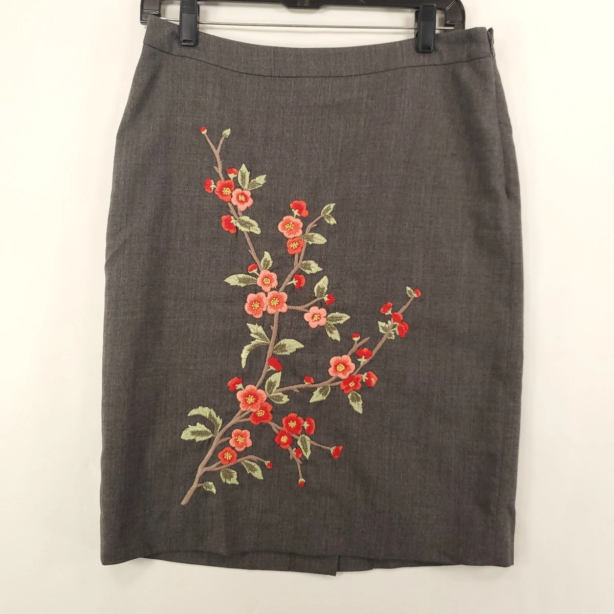 Embroidered top wool skirt