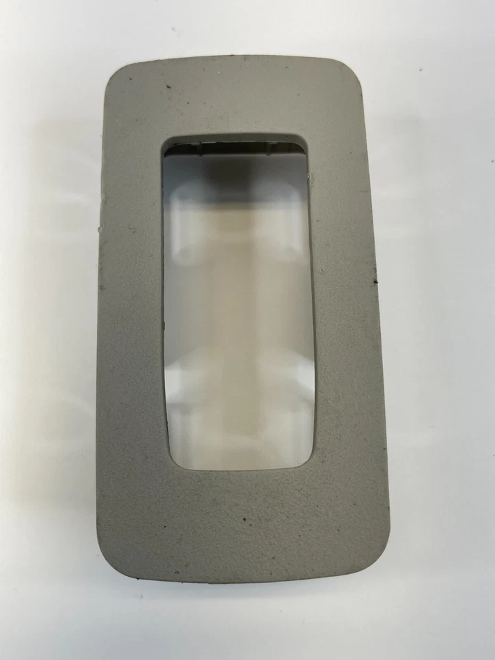 2006 2007 Chrysler 300 Rear Left Side Door Window Switch Cover Bezel 1052530AB Foto 2 de 4