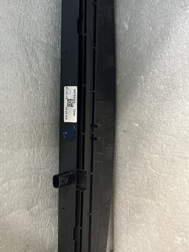 2019-2023 Cadillac XT4 LED High Mount Stop 84784305 New OEM - Picture 4 of 4