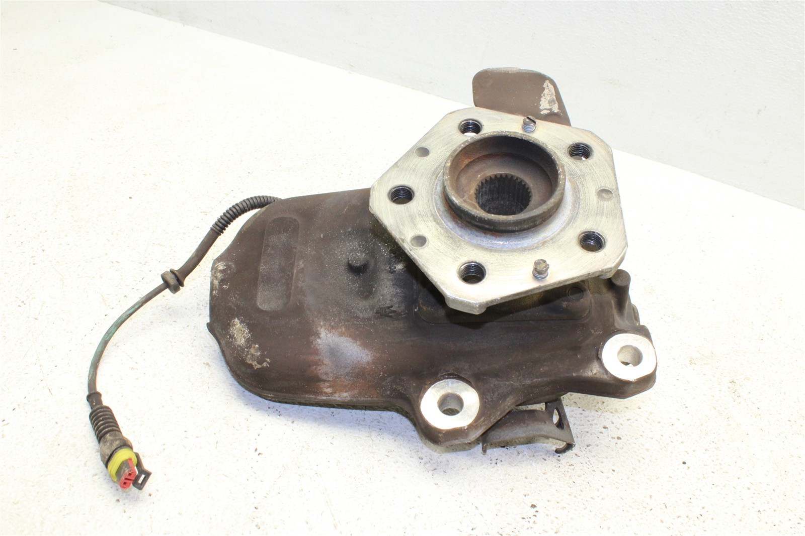 2013 Maserati GranTurismo Front Left Spindle Knuckle Hub 08-13