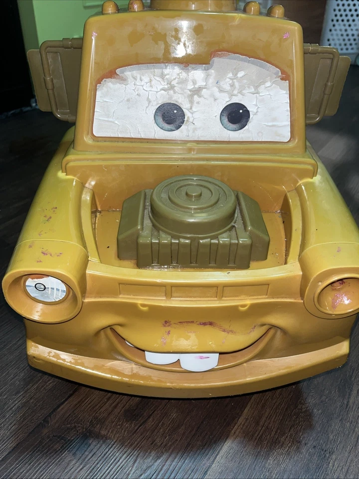 Disney Pixar Cars Tow Mater 6V alimentado por batería paseo encendido leer descripción Foto 2 de 4