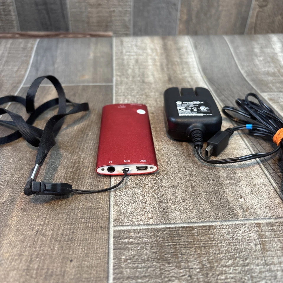 Red 1.8" LCD Screen Portable Rechargeable FM Radio Digital MP3 Media Player - Image 3 of 4