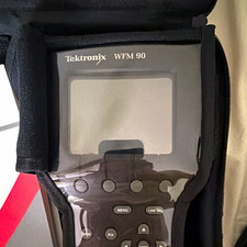 Tektronix WFM 90 Handheld Waveform Monitor 3.7in CRT NTSC/PAL Composite