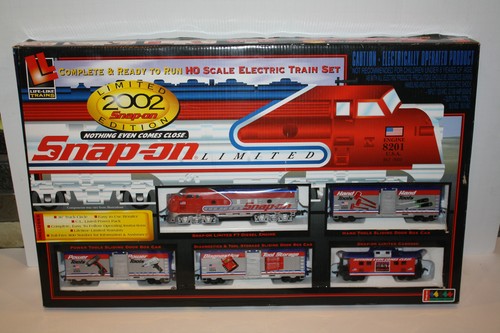SNAP-ON TRAIN SET BY LIFE LIKE HO SCALE 