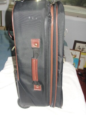 Vintage 1991 LARK Samsonite Black 22” Upright Wheeled Carry On