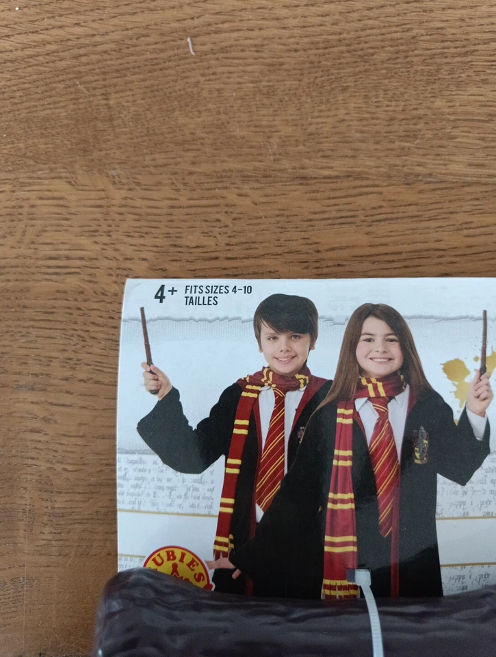 ENSEMBLE COSTUME DRESS UP SET HARRY POTTER GRYFFINDOR ROBE BAGUETTE ÉCHARPE  - Photo 3/4