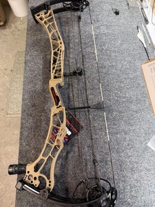 Arc Darton Sequel 33 ST2 Droitier 70 Lbs - Neuf - Gris/Noir