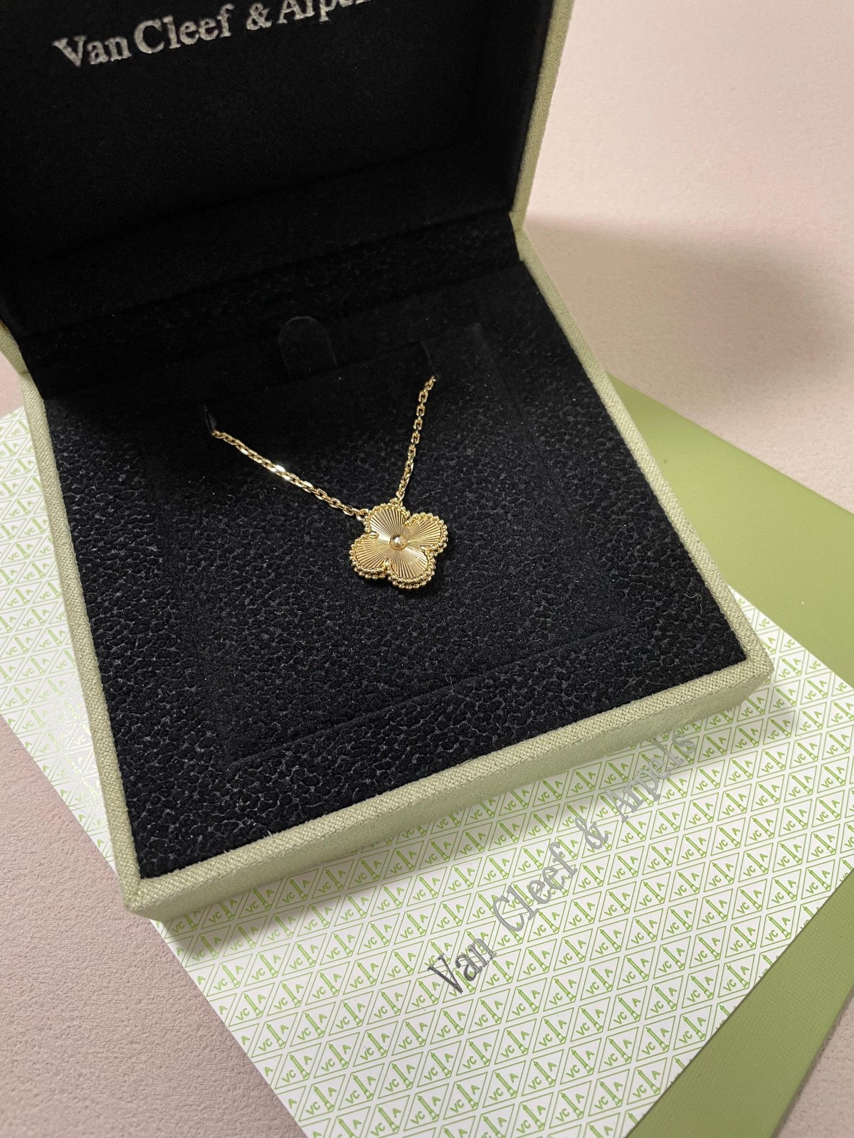 Van Cleef & Arpels Vintage Alhambra 1 Motif Guilloche Gold Clover Necklace