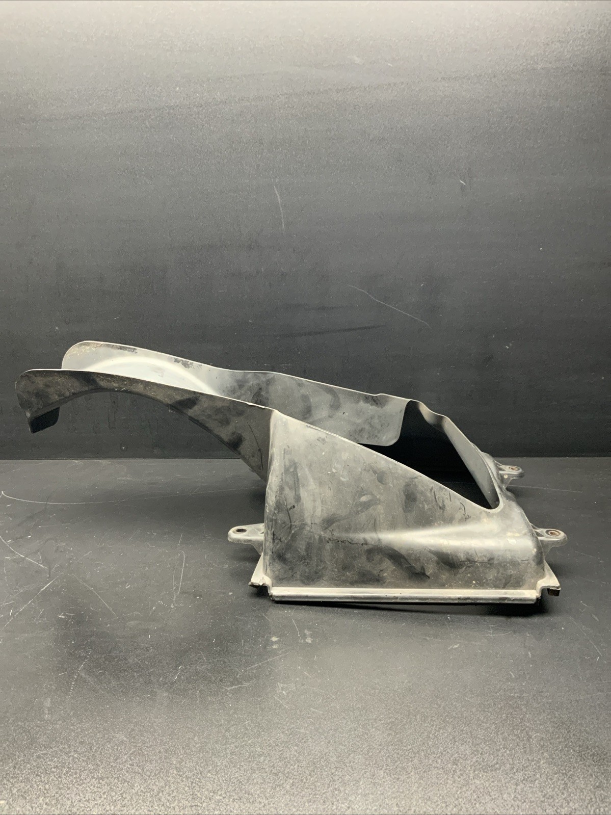 14-18 Maserati Ghibli Q4 Front Left Side Intercooler Duct Shroud 670004140 Oem