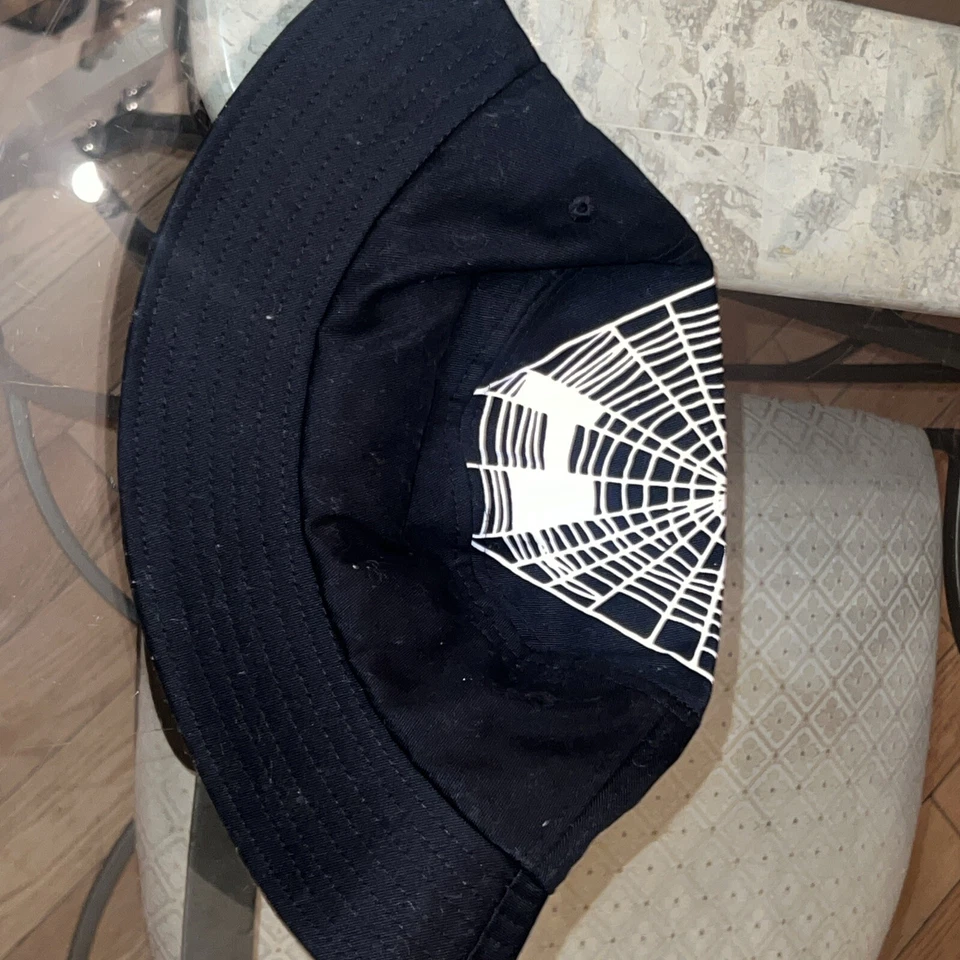 Sombrero de cubo HUF tela de araña  Foto 2 de 4