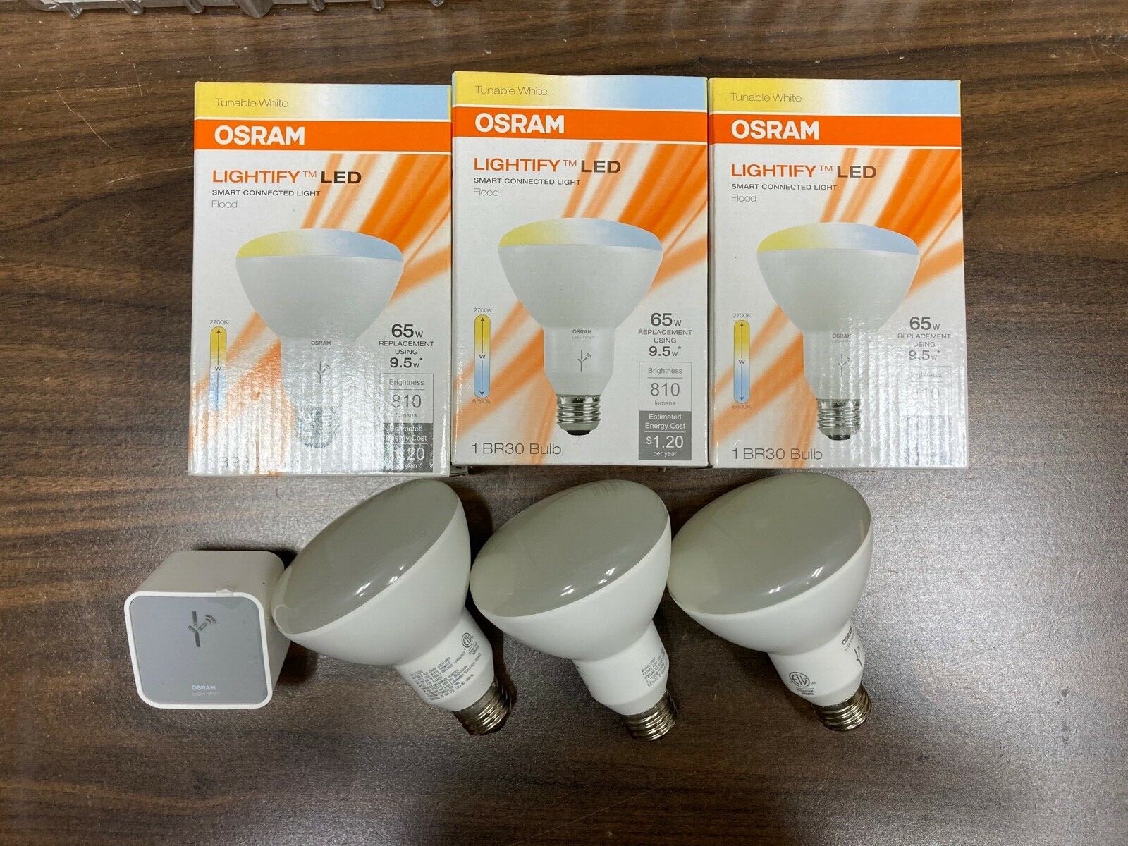 OSRAM Lightly LED Floodlights and gateway - LOT of 3 New / 3 Used / 1 Gateway
