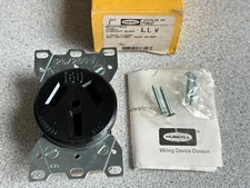 NEW HUBBELL 7962 SINGLE STRAIGHT BLADE RECEPTACLE, 50A, 125/250VAC, 3Pole 3 Wire