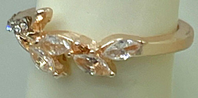 Ring Rose Gold Tone w/Clear Crystals Forming a Delicate Band of Leaves. Size 5