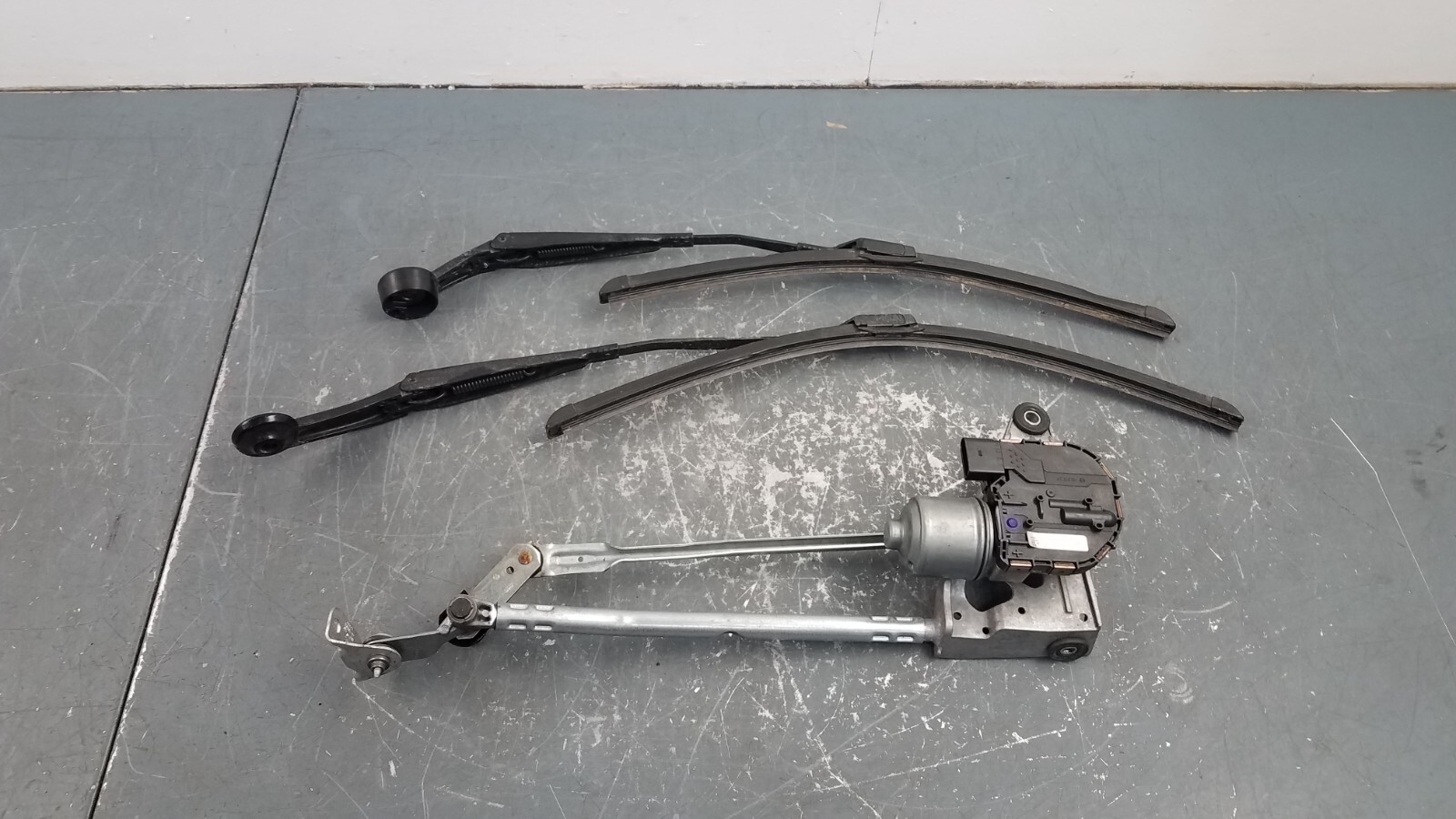 2018 Audi R8 V10 Windshield Wiper Motor / Arms #0182 D1