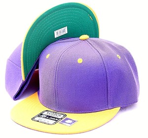 green lakers hat