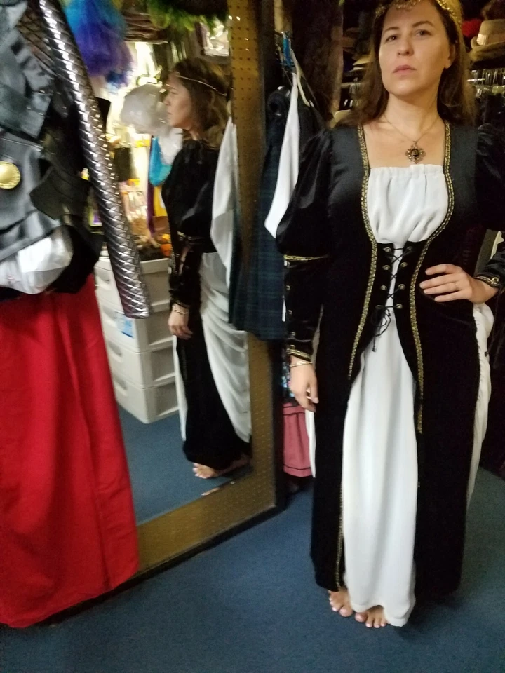 Womans Medieval Renaissance Dress - Image 2 of 2