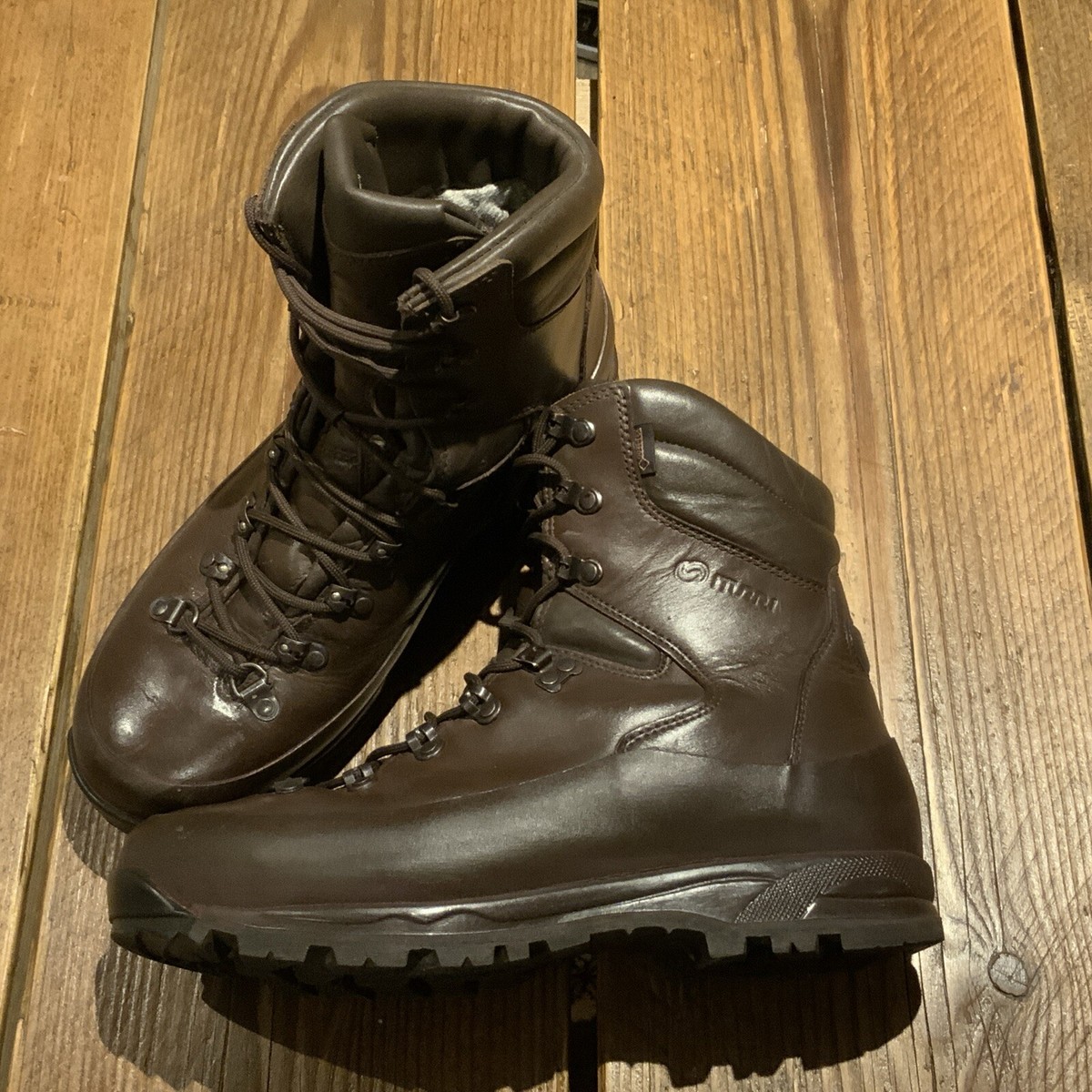 SIZE M GORETEX BRITISH ARMY ITURRI COLD WET WEATHER BOOTS BROWN