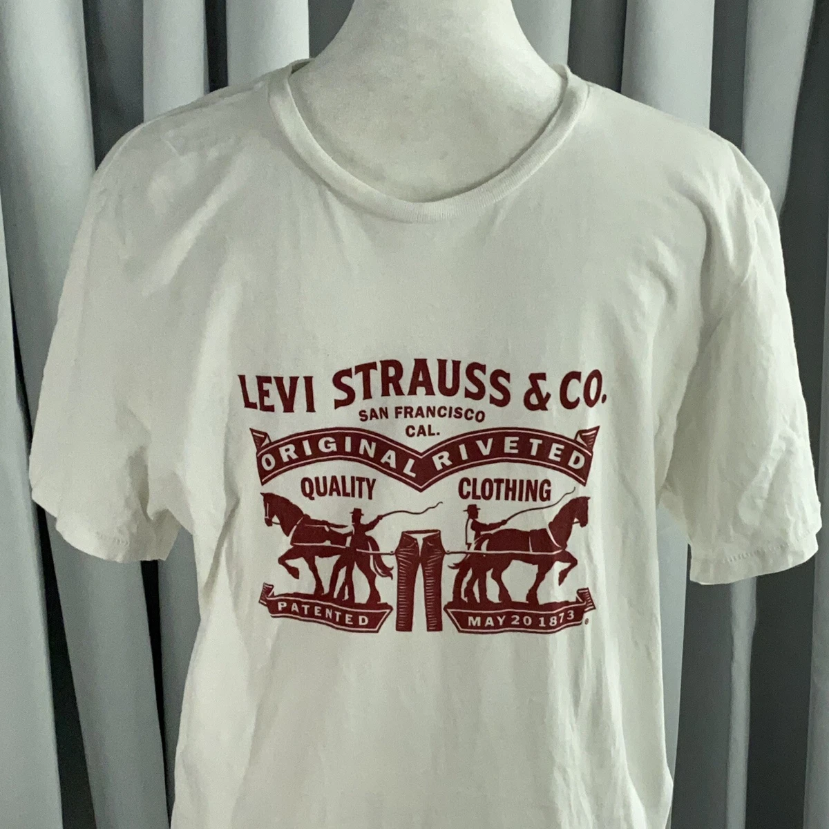 Mens white levi t shirt 2025