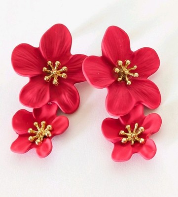 Atemberaubende rosa Blume Statement Ohrringe 