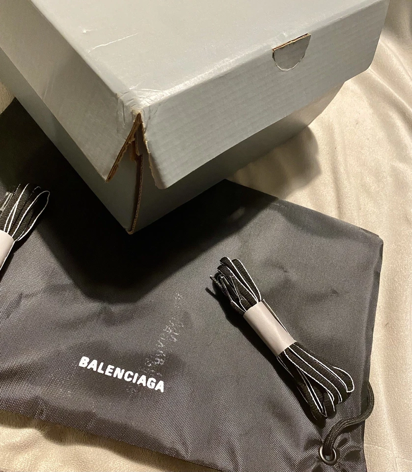 Caja Balenciaga, Juego de 2 pares de cordones y bolso - Cordón Unisex Negro Usado  Foto 4 de 4