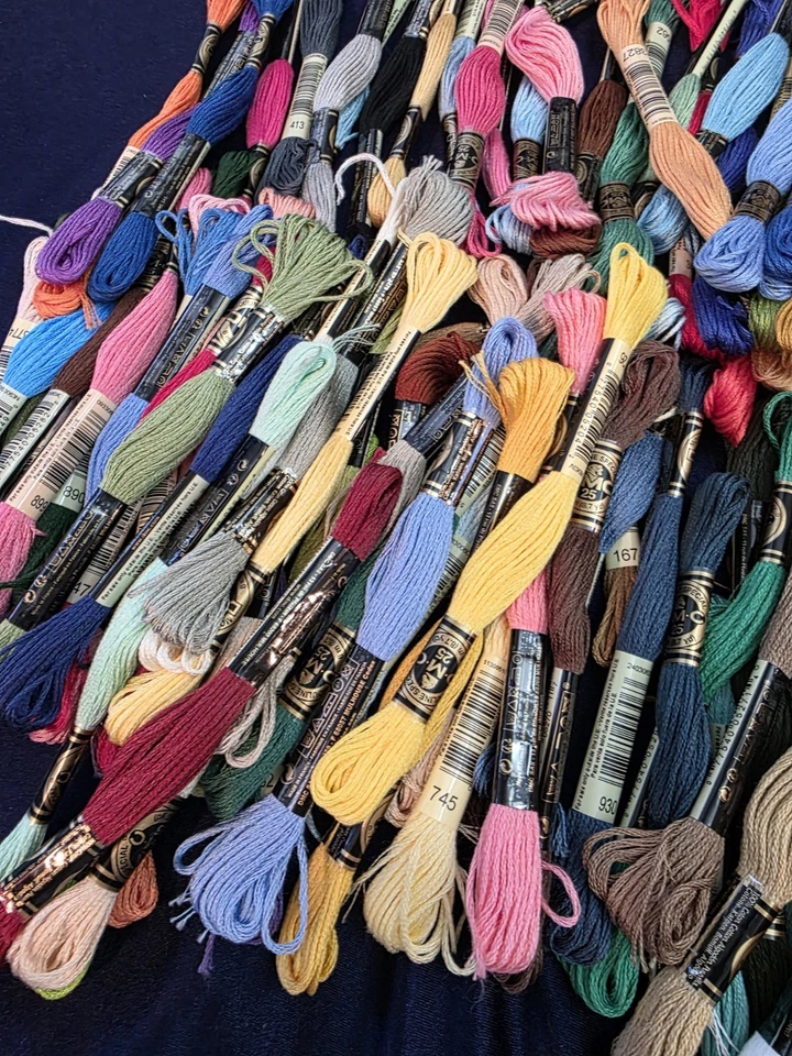 DMC Embroidery Floss 152 Skeins Huge Lot 6 Stand Cross-Stitching Set Never Used - Image 4 of 4