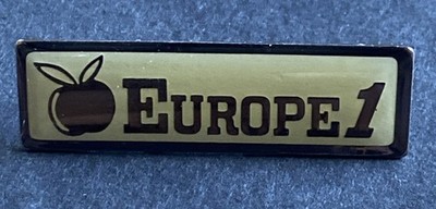 Pin's Media Radio Europa 1 Doppelbefestigung signiert Thrope Ltd Paris