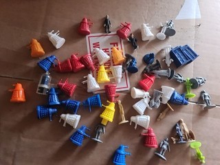 Paquete de mini figuras de plástico Dr Who de 1"