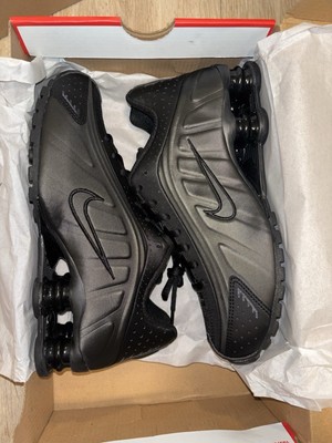 Nike Shox R4, Schwarz, Größe 38