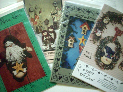 Lot of 4 primitive dolls decor craft patterns Christmas Santa snowmen  *C2