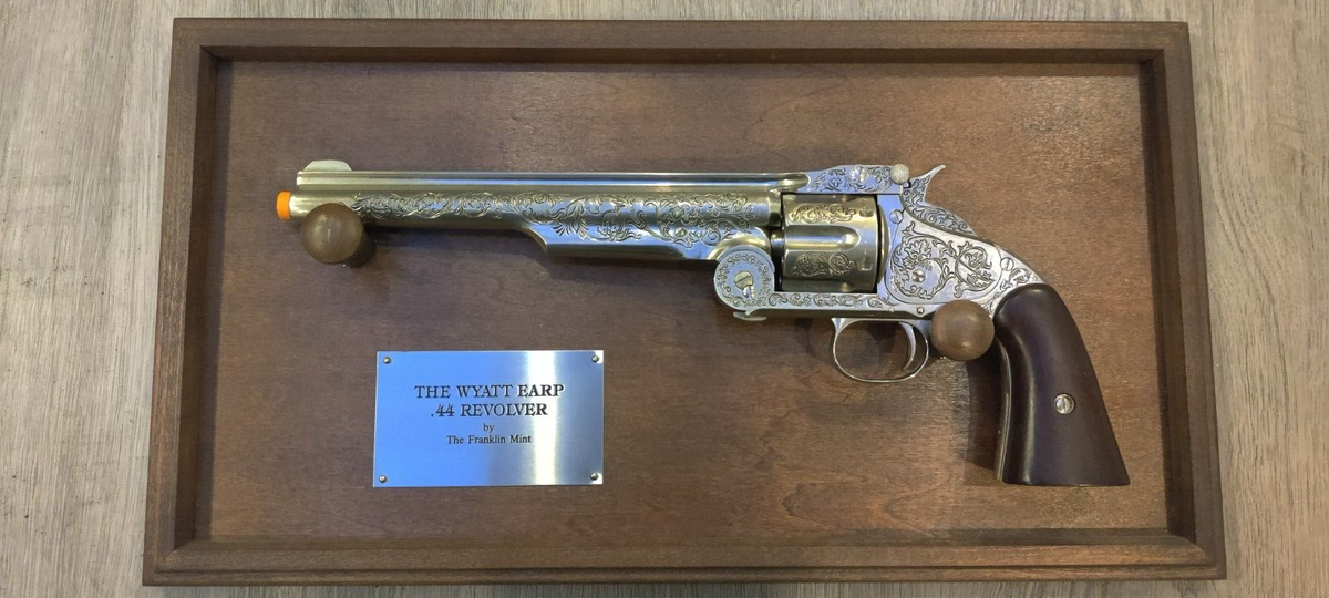 the wyatt earp .44 revolver replica 20029 by Franklin mint the wyatt earp .44 revolver replica 20029 by Franklin mint