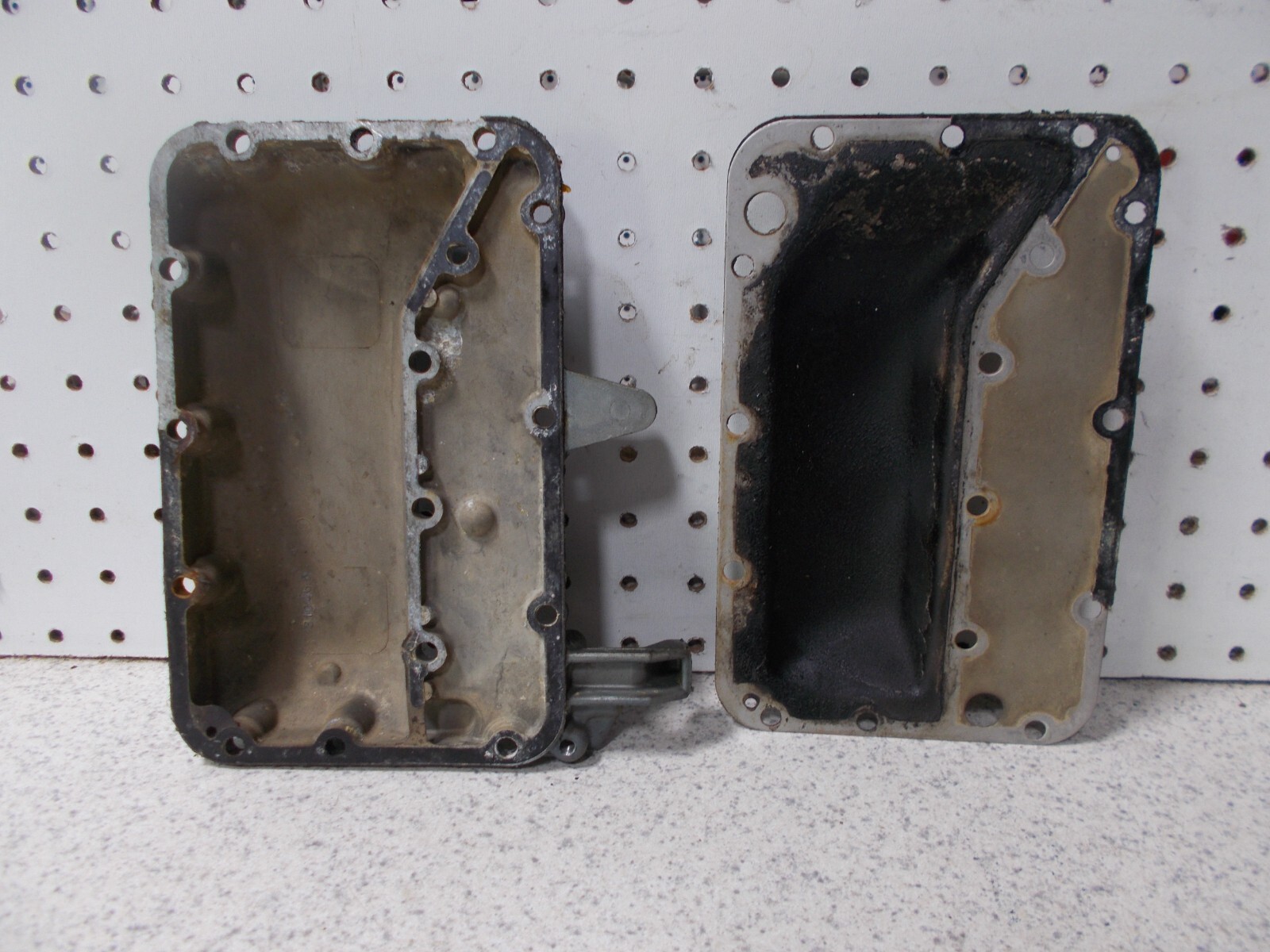 Evinrude Johnson Outboard 1964 40 HP "Big Twin" / Exhaust Manifold