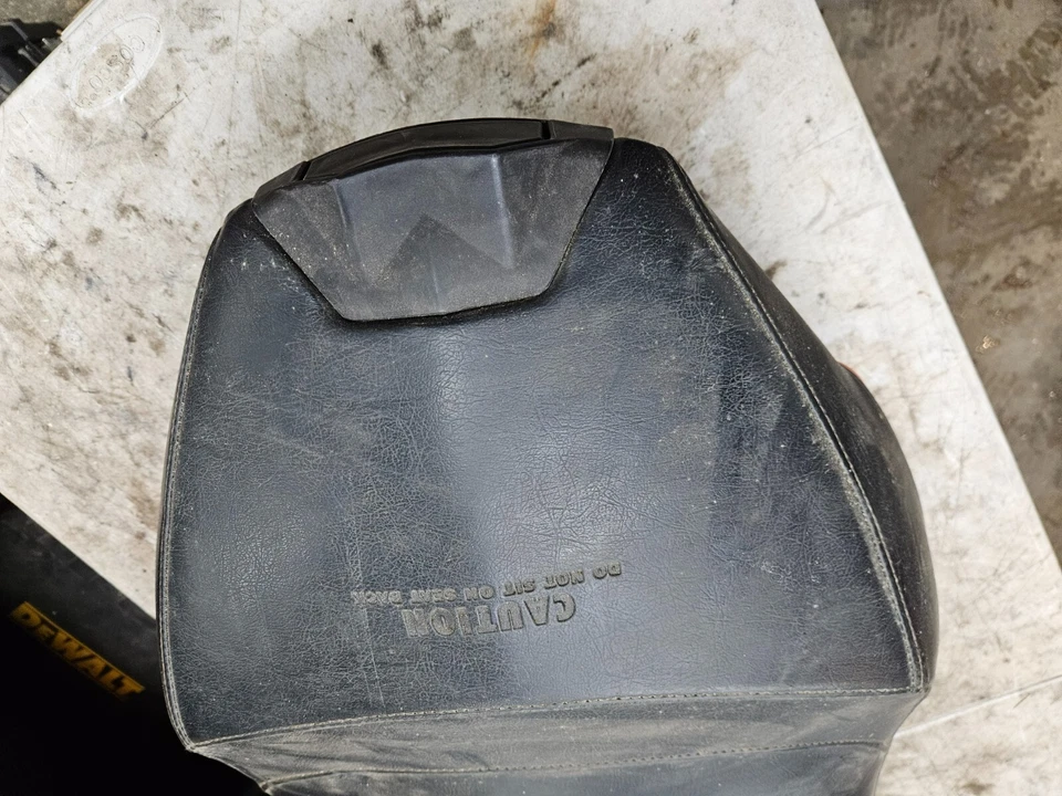 Conjunto de asiento completo negro/blanco - Arctic Cat F8 2008 7999-751 AT1112 Foto 3 de 4