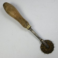 ANTICA ROTELLA TAGLIA PASTA RAVIOLI TORTELLINI SPERONELLA SPRONELLA LEGNO FERRO