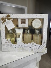 Baylis and Harding Sweet Mandarin  Grapefruit Ultimate Bathing Gift Set