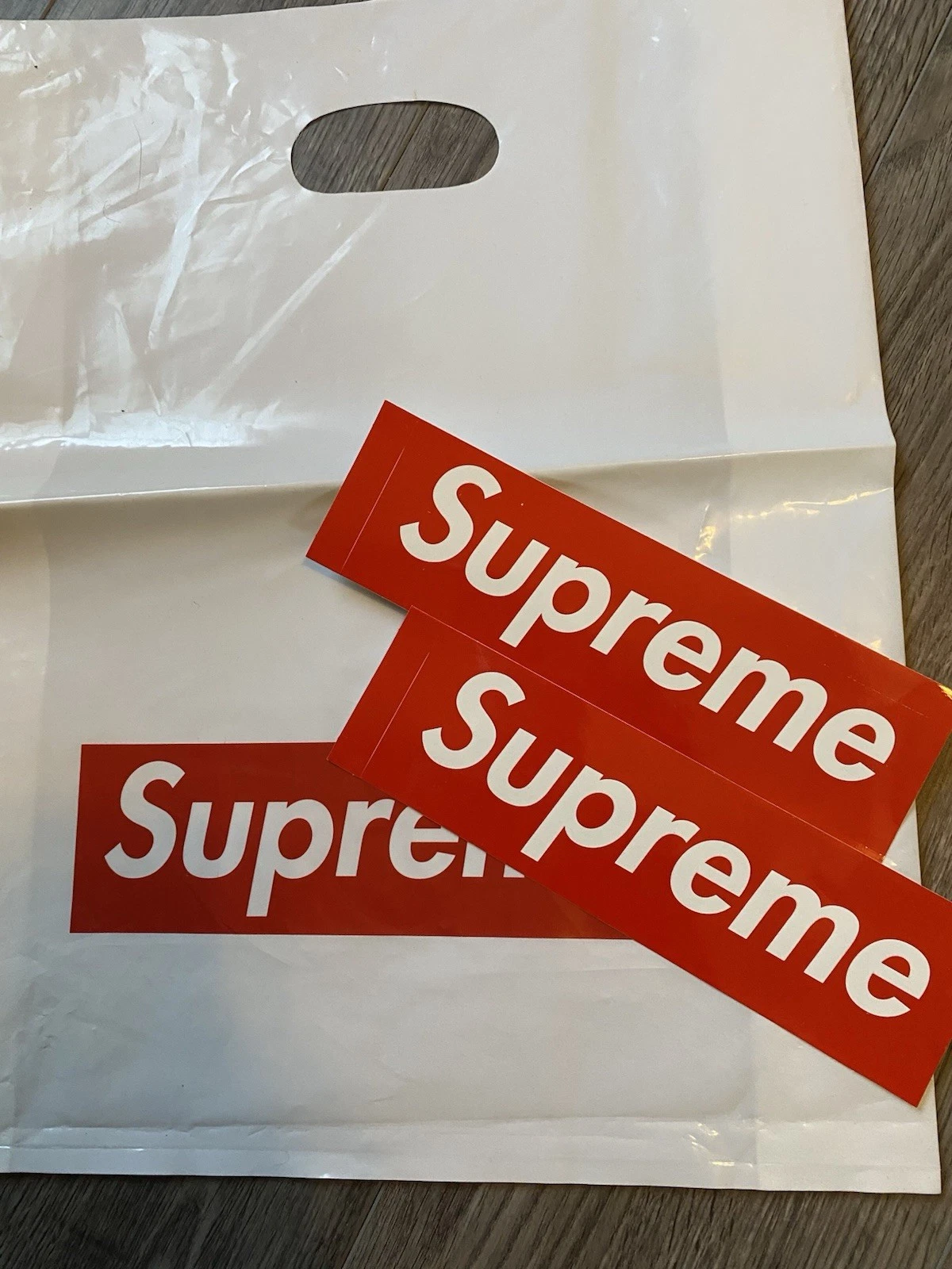 Lot authentique de 2 logo boîte Supreme NEUF avec sac shopping