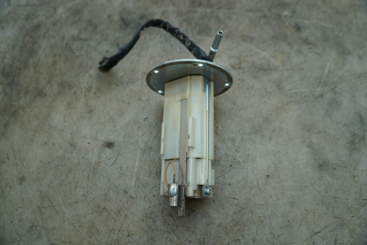 08 KAWASAKI ZX10 ZX 10 GAS FUEL PUMP E-56 | eBay