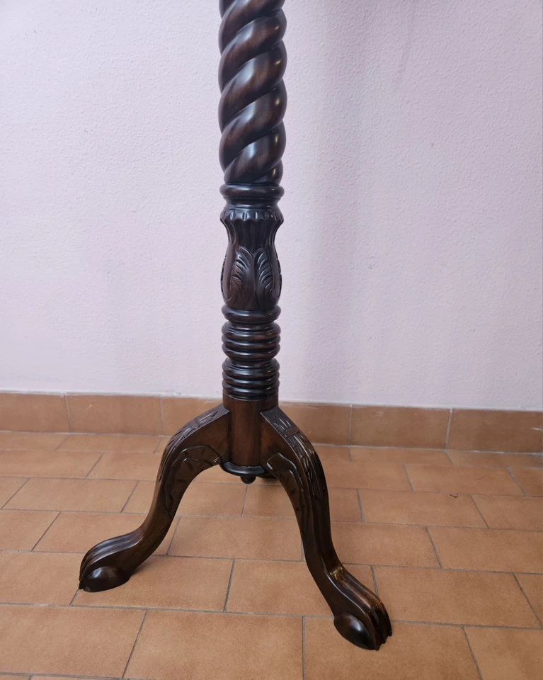 Soporte pedestal alto caoba antorcha mediados de siglo Foto 3 de 4