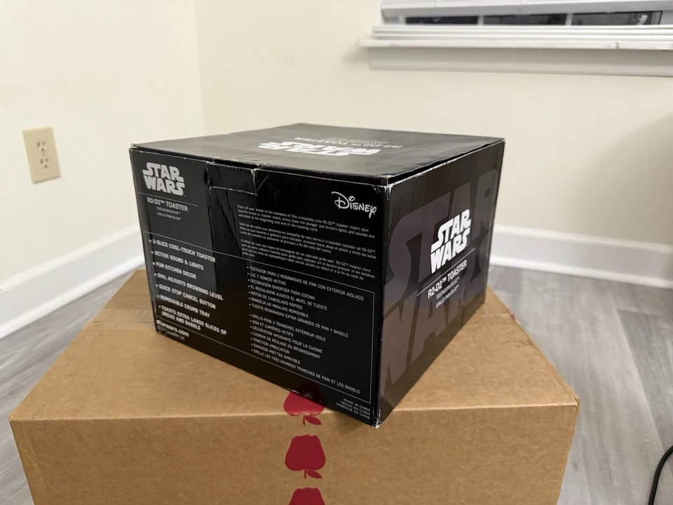 Tostadora Star Wars R2-D2 Disney Uncanny Brands 2 rebanadas con sonidos activos Foto 2 de 4