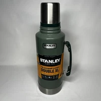 Stanley Classic Legendary Vacuum Bottle – 2 Qt / 1.9L – Hammertone Green