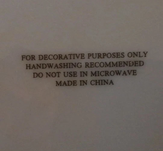 Plato de porcelana Rooster Lovers de 8" con soporte. Vintage.  Usado  Foto 4 de 4