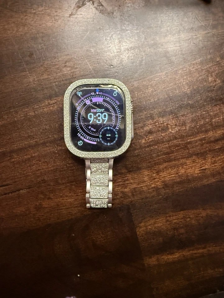 Apple Watch Ultra 49 mm Estuche de Titanio con Banda Océano Amarillo (GPS + Celular) Foto 3 de 4