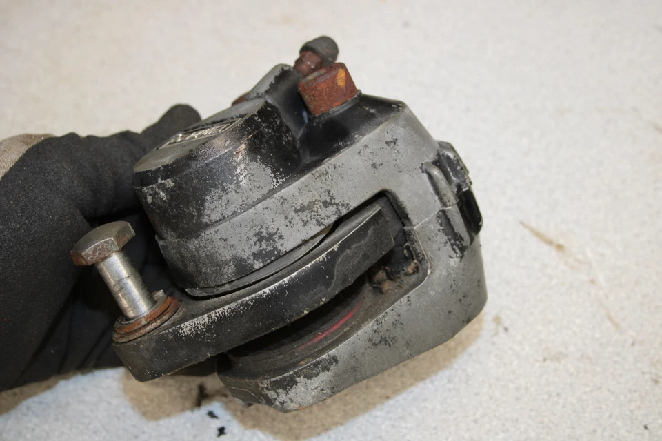 1973 Suzuki GT550 Indy FRONT BRAKE CALIPER H6-3890.AAB - Image 3 of 4