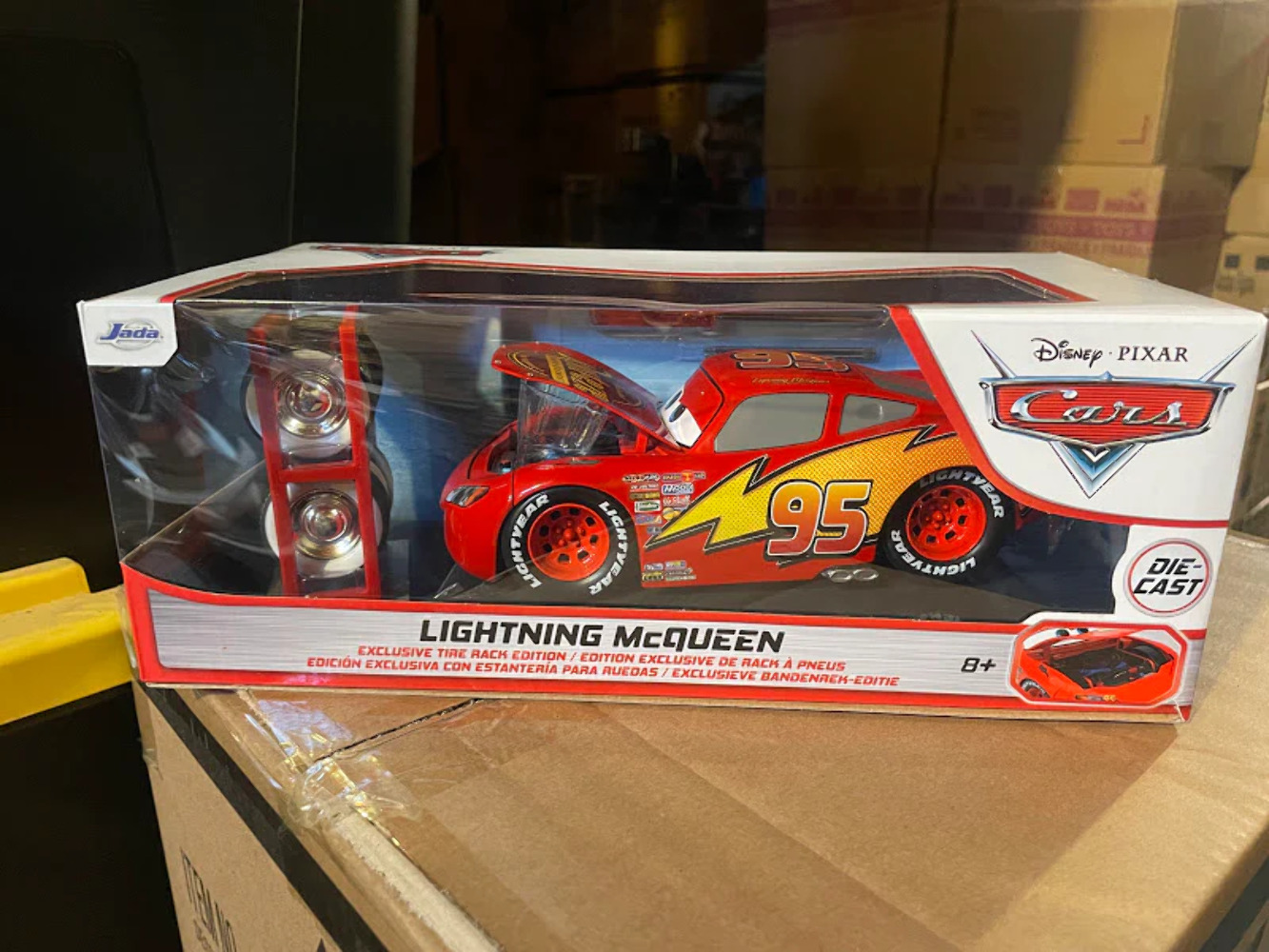 Lightning McQueen - Disney Cars Diecast 1:24 Scale Diecast Model by Jada  Toys