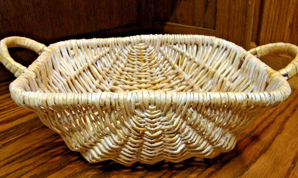 Vtg Small White Wicker Basket w/Painted Gold Accents~9.5x7x4" Side Handles 922 - Image 2 of 4