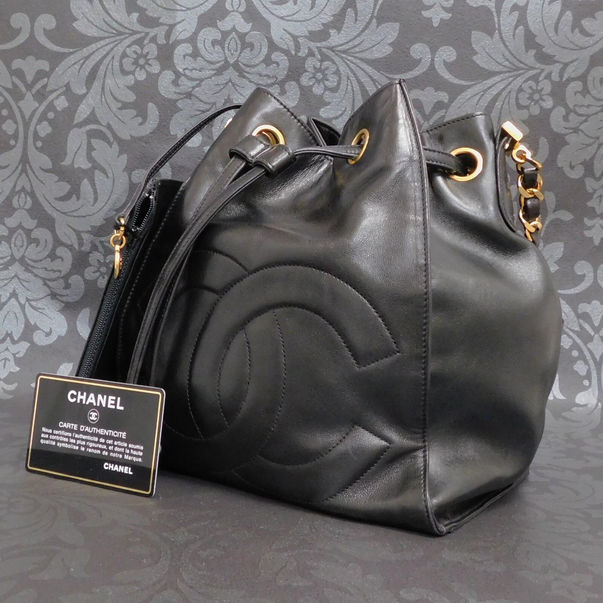 CHANEL デカココ　ショルダー　レザー　ブラック CHANEL Lamb Skin COCO Mark Black Drawstring Chain Shoulder Bag