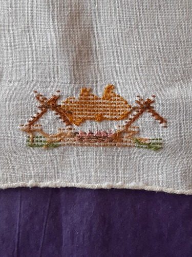 Lot Of 2 VTG Hankies Handkerchief Embroidered Boar Pig Roasting Over Fire Linen - Picture 7 of 8